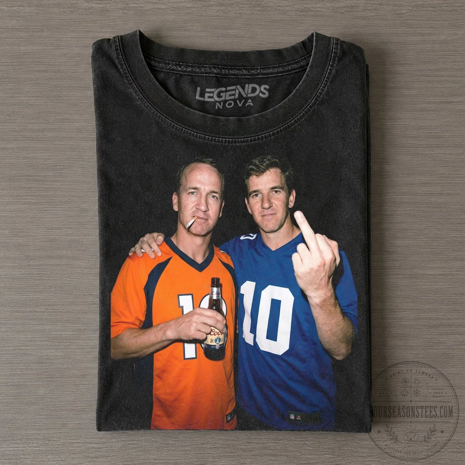 Eli Manning Peyton Manning Middle Finger Football Legends Nova T-Shirt